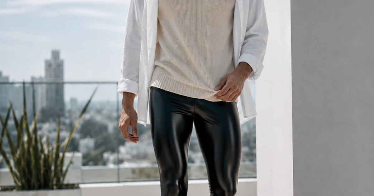 Warum Männer über 40 plötzlich auf Kunstleder-Leggings schwören